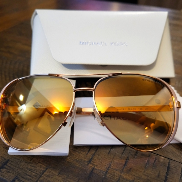 Michael Kors Chelsea Bright sunglasses - Picture 1 of 10